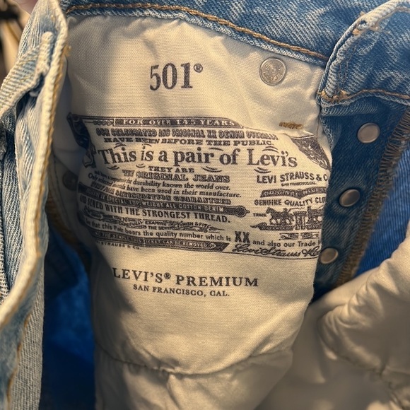 Levi’s 501 Original Fit Distressed Straight Leg Jeans RTM - Picture 9 of 9